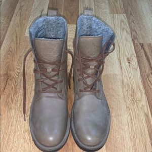Combat boots